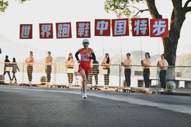场国产跑鞋迈入全局竞争QMH球盟会马拉松赛(图2)