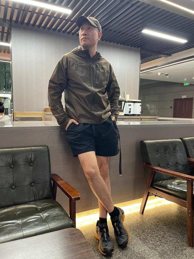 别穿Nike、阿迪换成4个中产品牌更高级qmh球盟会亚博答应我：中年男人运动鞋(图12)