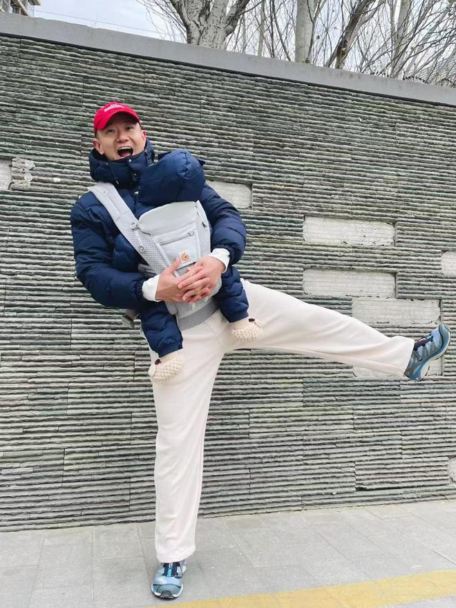别穿Nike、阿迪换成4个中产品牌更高级qmh球盟会亚博答应我：中年男人运动鞋(图8)