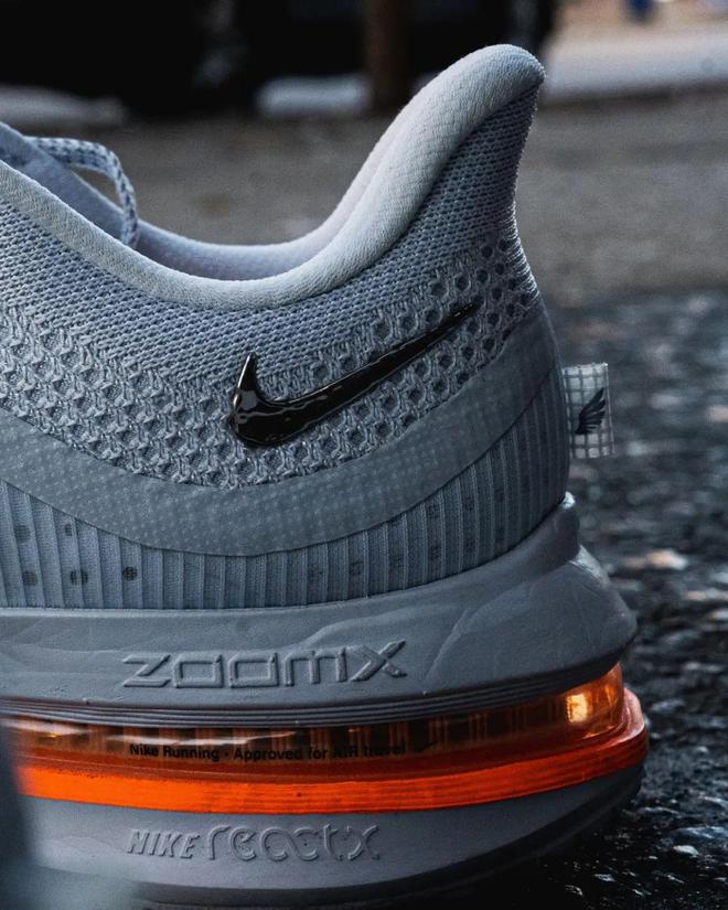 Nike跑鞋把能给的都给足了球盟会网页登录配置诱人！这双(图5)