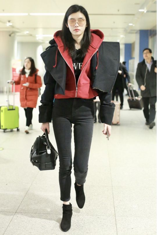外套穿搭秘籍轻松美出新高度球盟会入口登录高个子女生的(图2)