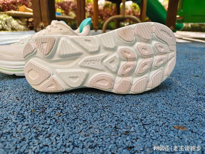 10：恰到好处的卓越跑鞋HOKA CLIFTON(图9)