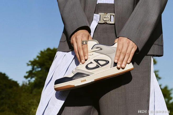 细腻皮革工艺与运动风格的融合DIOR B57运动鞋 品牌(图2)